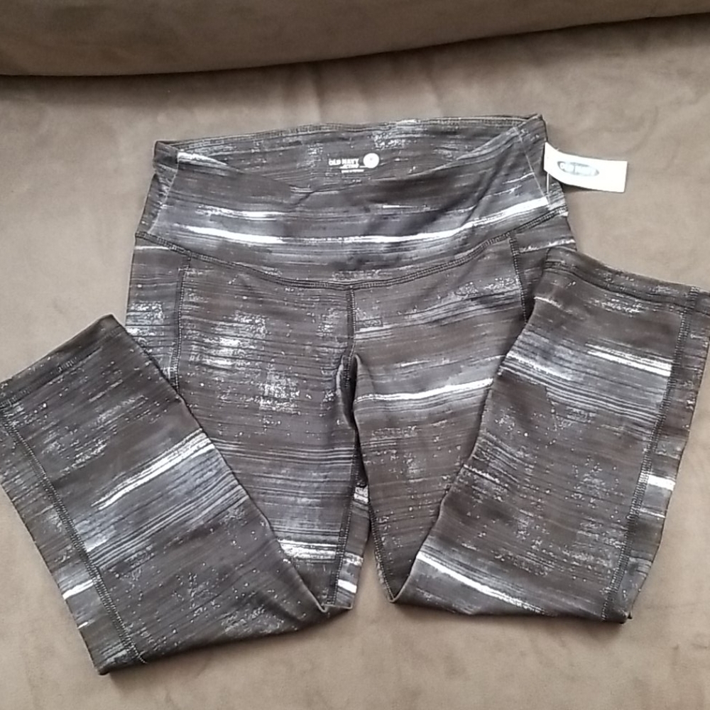 Old Navy Active Capris - NWT